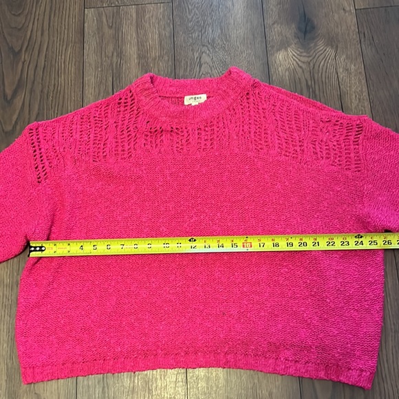 Umgee hot pink sweater with shoulder cut outs size large - Picture 6 of 7